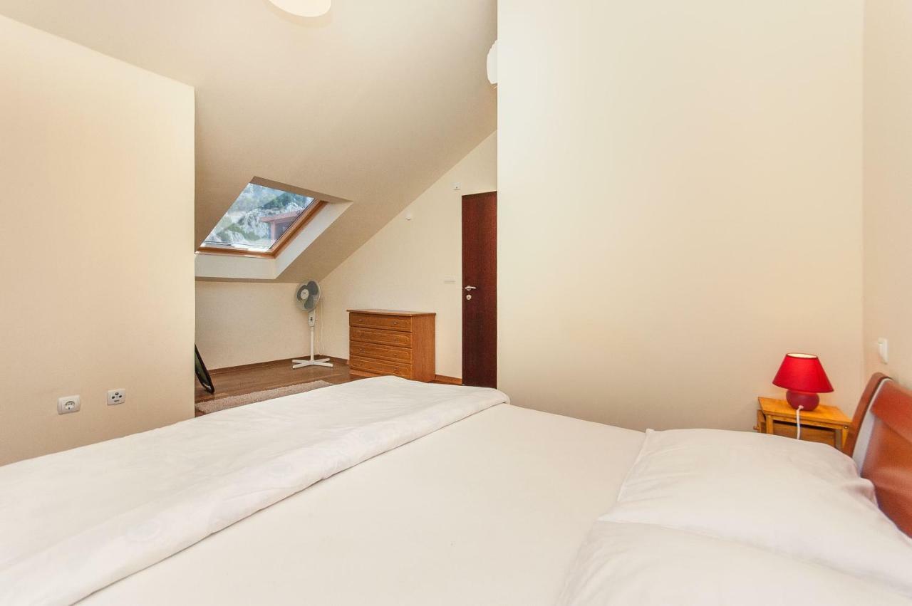 Modern New Flat Next To River Cetina أوميس المظهر الخارجي الصورة