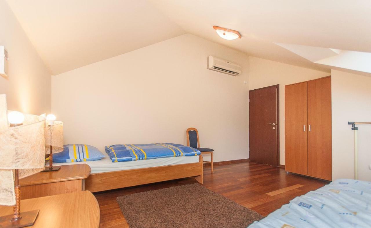 Modern New Flat Next To River Cetina أوميس المظهر الخارجي الصورة