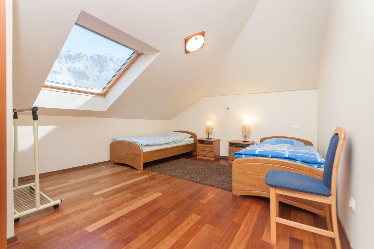 Modern New Flat Next To River Cetina أوميس المظهر الخارجي الصورة